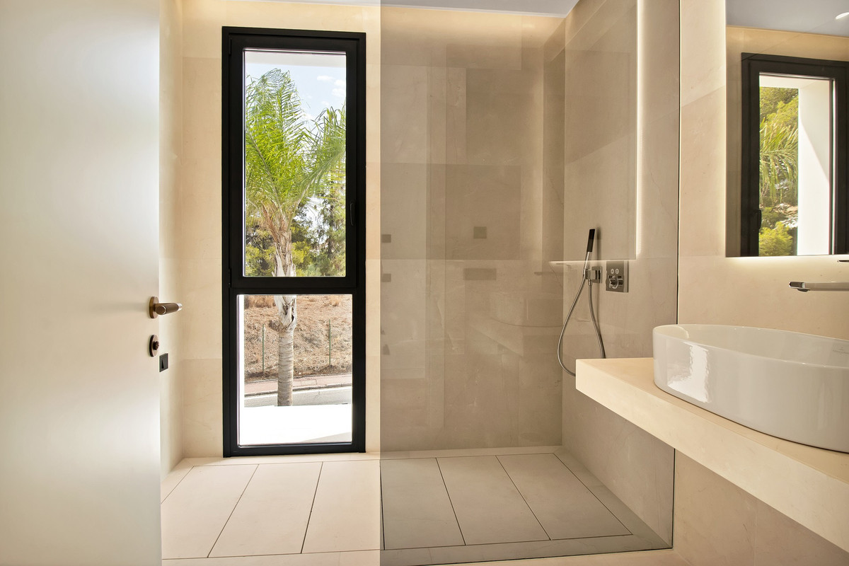 Huis te koop in The Golden Mile | 6 slaapkamers H4300111