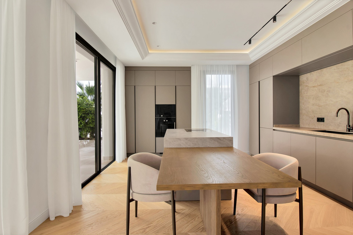 Huis te koop in The Golden Mile | 6 slaapkamers H4300111