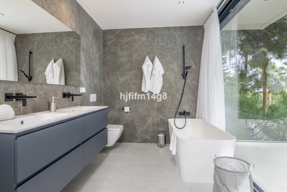 Huis te koop in The Golden Mile | 5 slaapkamers H4681408