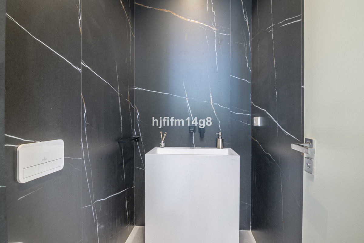 Huis te koop in The Golden Mile | 5 slaapkamers H4681408