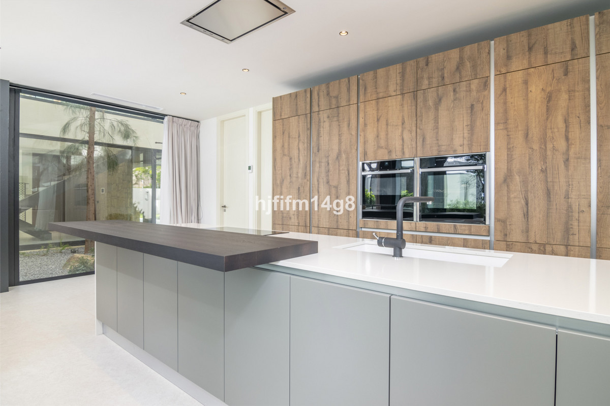 Huis te koop in The Golden Mile | 5 slaapkamers H4681408