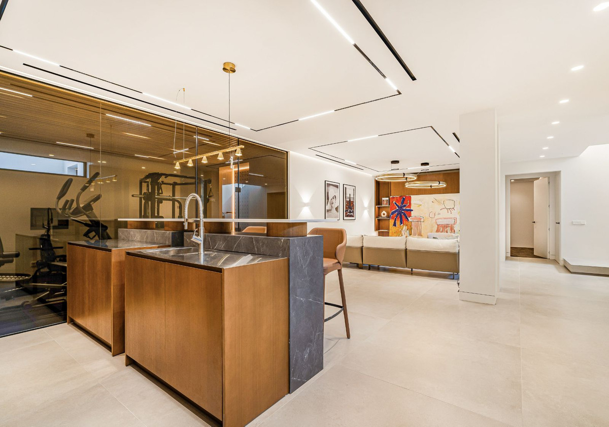 Huis te koop in The Golden Mile | 5 slaapkamers H4776136