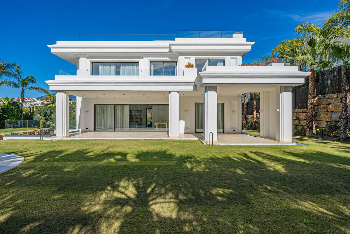 Vrijstaande Villa in The Golden Mile-1