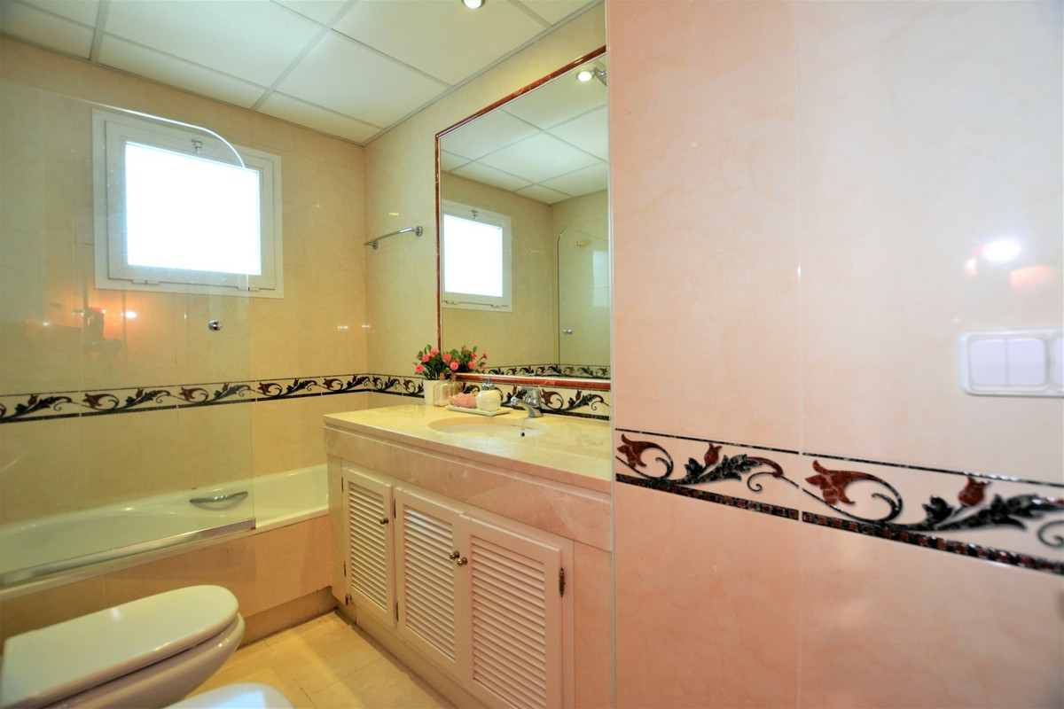 Geschakelde Woning in The Golden Mile-10