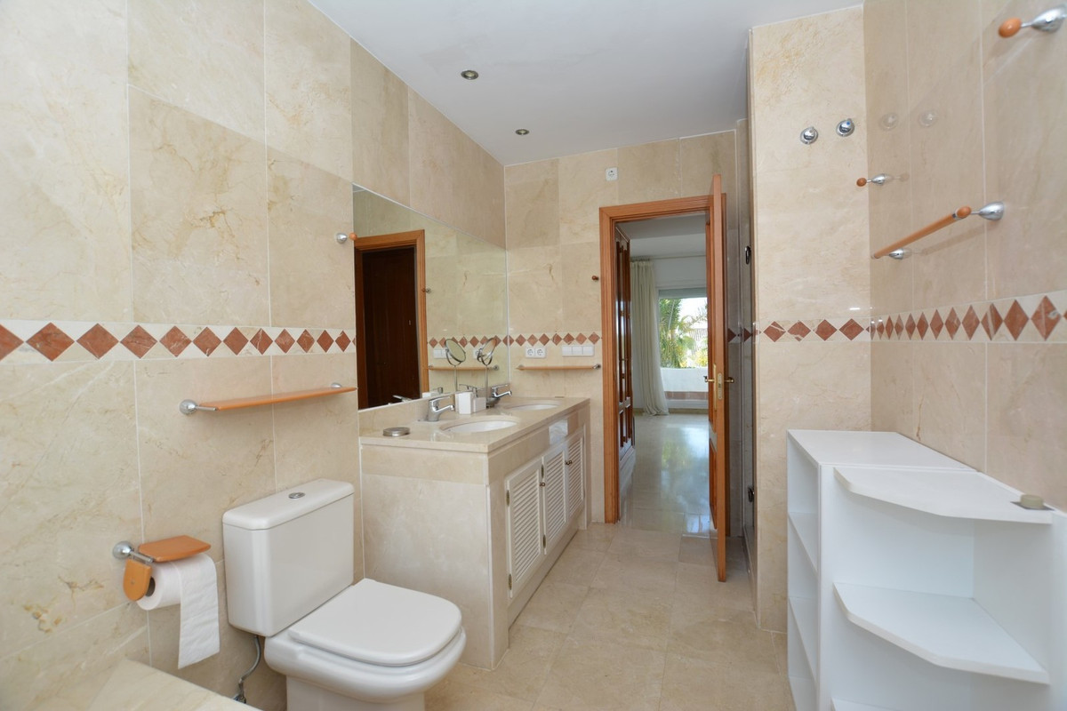 Geschakelde Woning in The Golden Mile-11