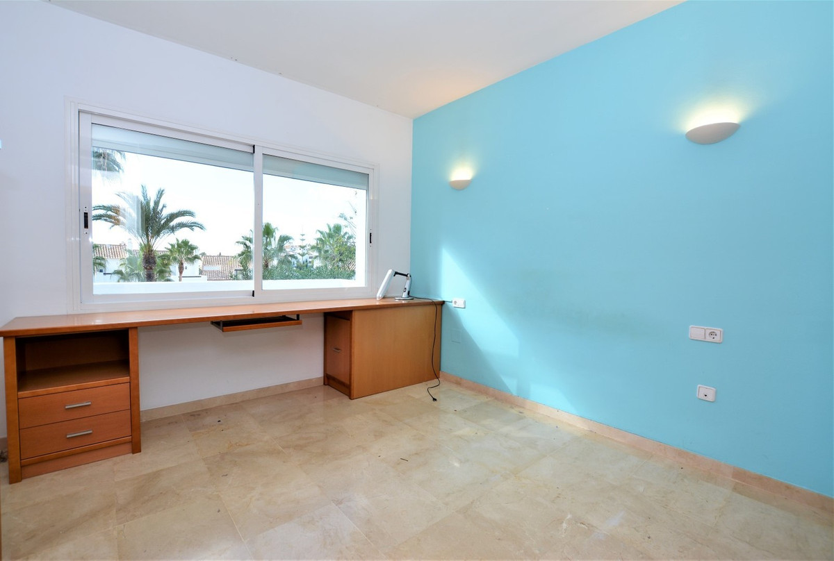 Geschakelde Woning in The Golden Mile-14