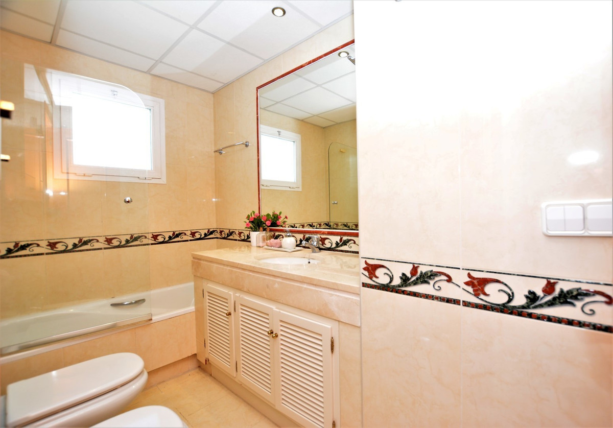 Geschakelde Woning in The Golden Mile-6