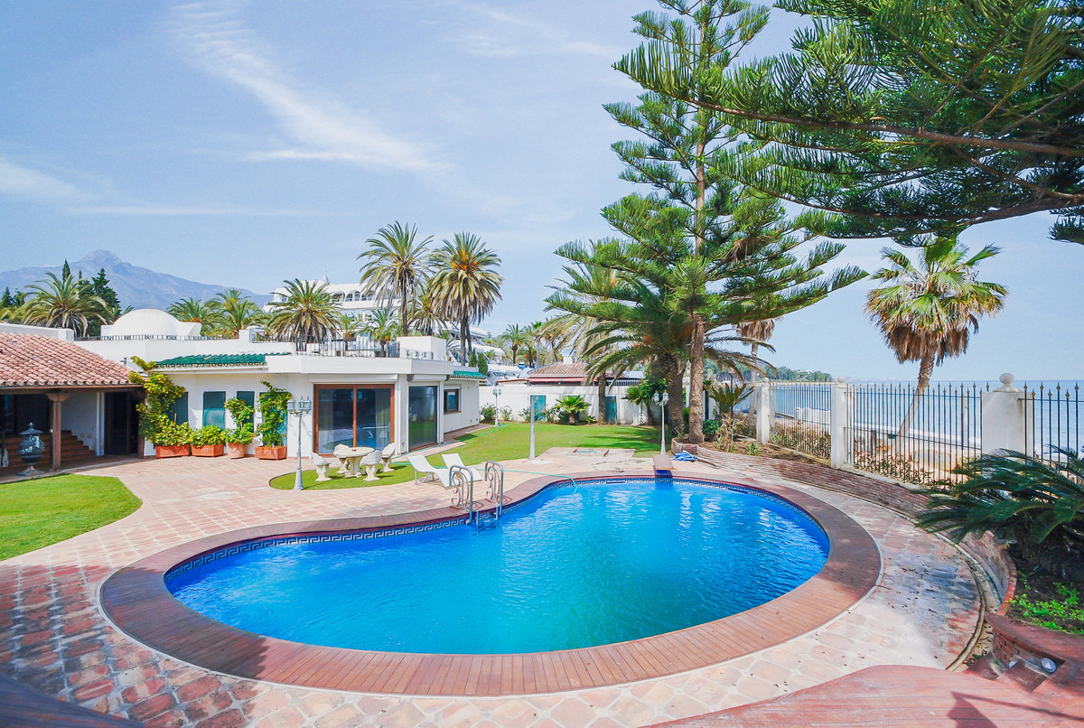 House for sale in The Golden Mile | 9 bedrooms H5065927