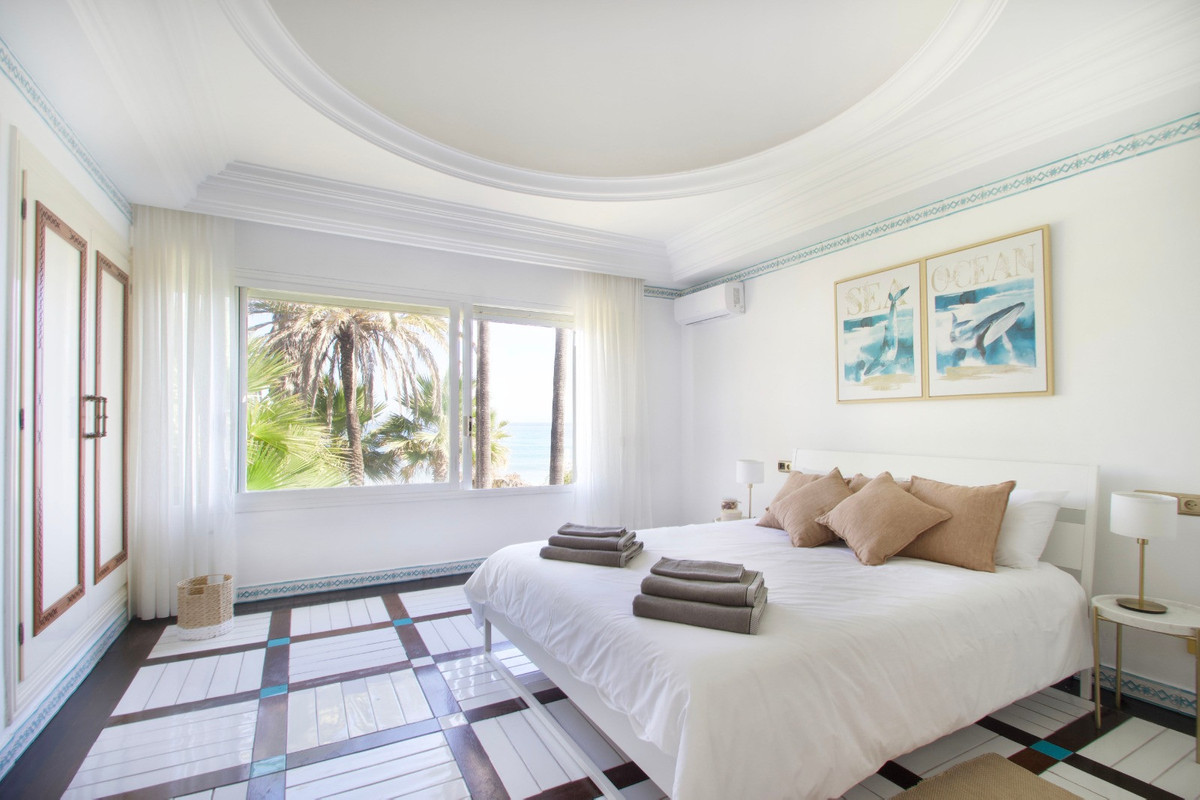 House for sale in The Golden Mile | 9 bedrooms H5065927