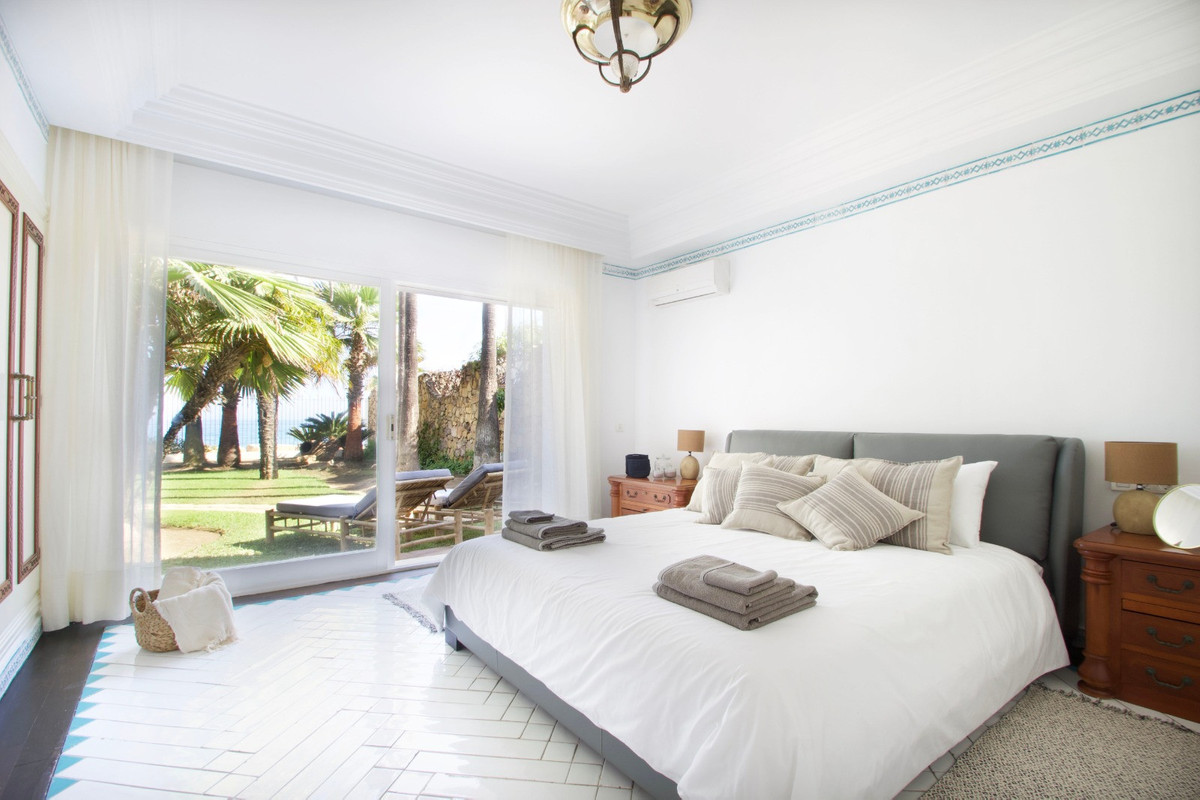 House for sale in The Golden Mile | 9 bedrooms H5065927