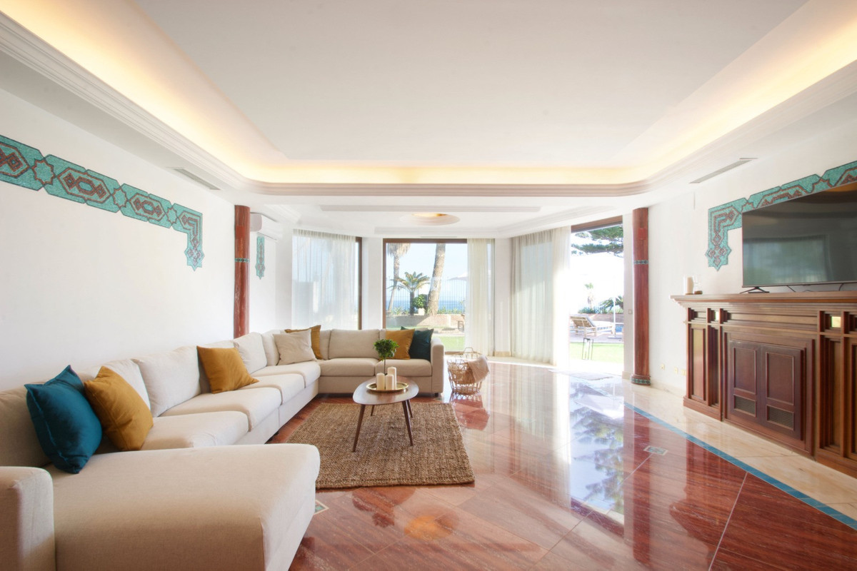 House for sale in The Golden Mile | 9 bedrooms H5065927