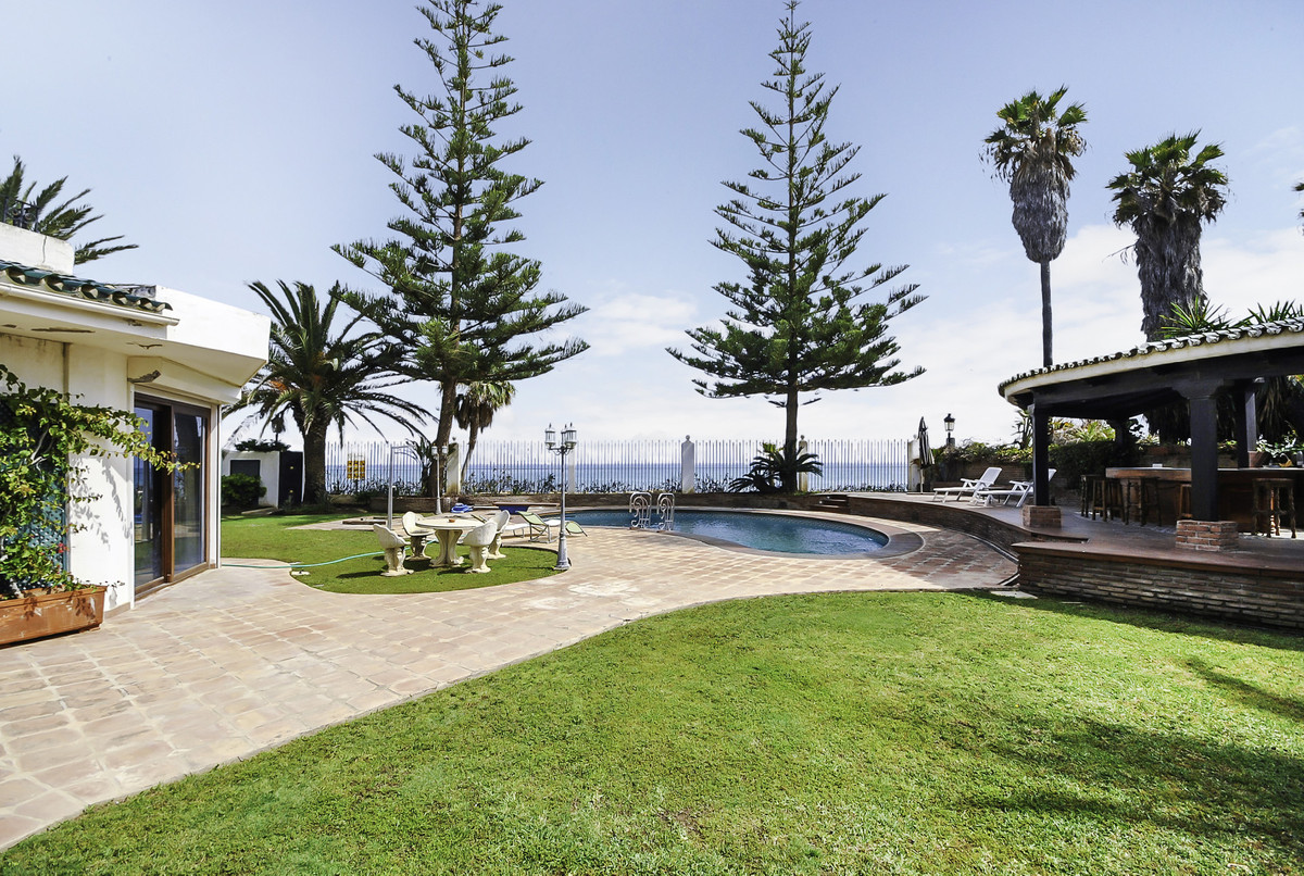 House for sale in The Golden Mile | 9 bedrooms H5065927