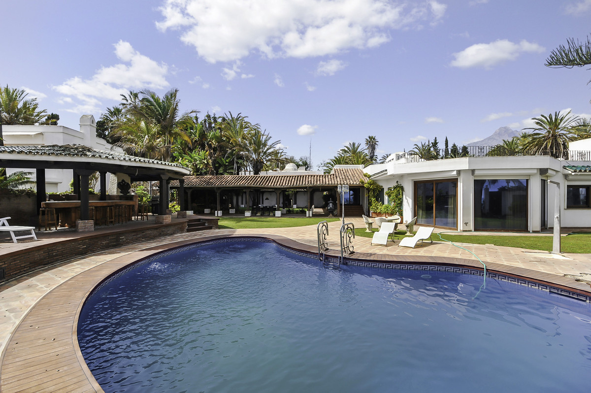 House for sale in The Golden Mile | 9 bedrooms H5065927