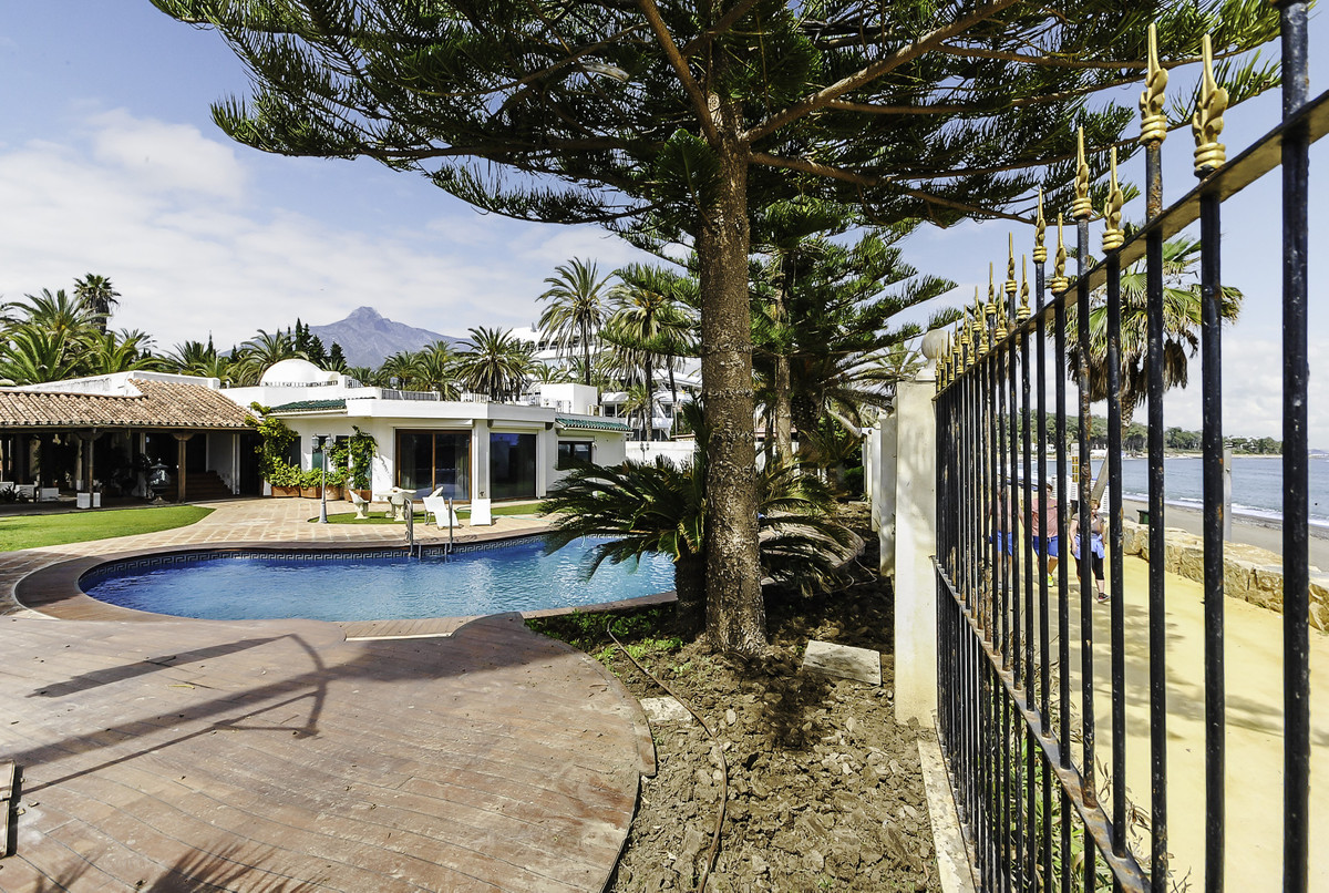 House for sale in The Golden Mile | 9 bedrooms H5065927