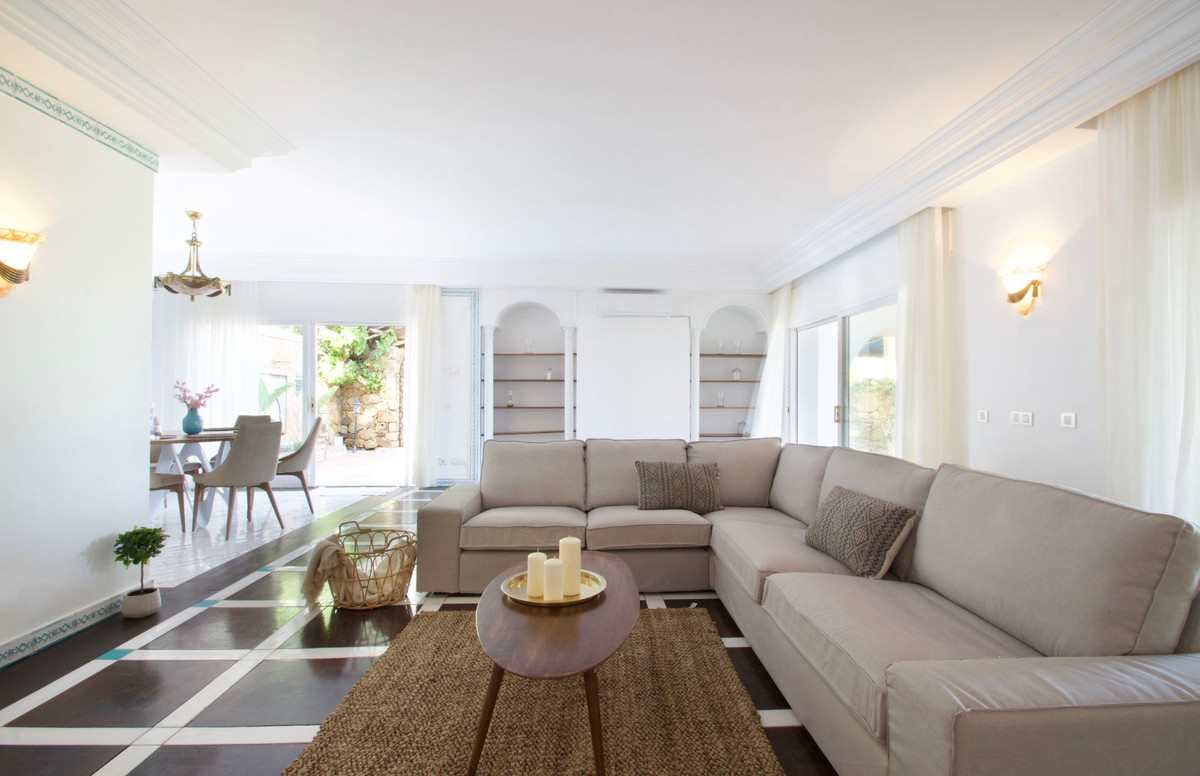 House for sale in The Golden Mile | 9 bedrooms H5065927