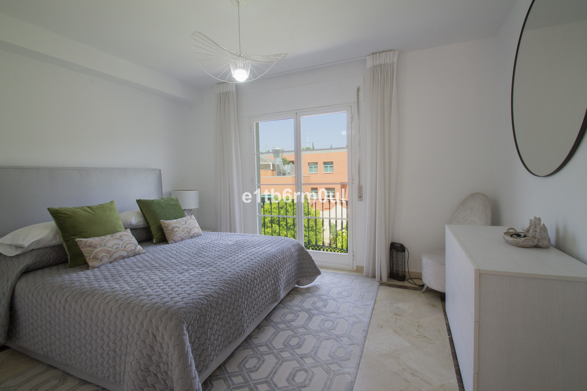 Townhouse for sale in The Golden Mile | 3 bedrooms H5111881