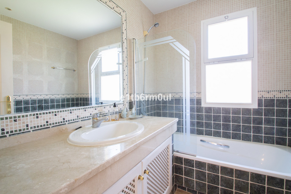 Townhouse for sale in The Golden Mile | 3 bedrooms H5111881