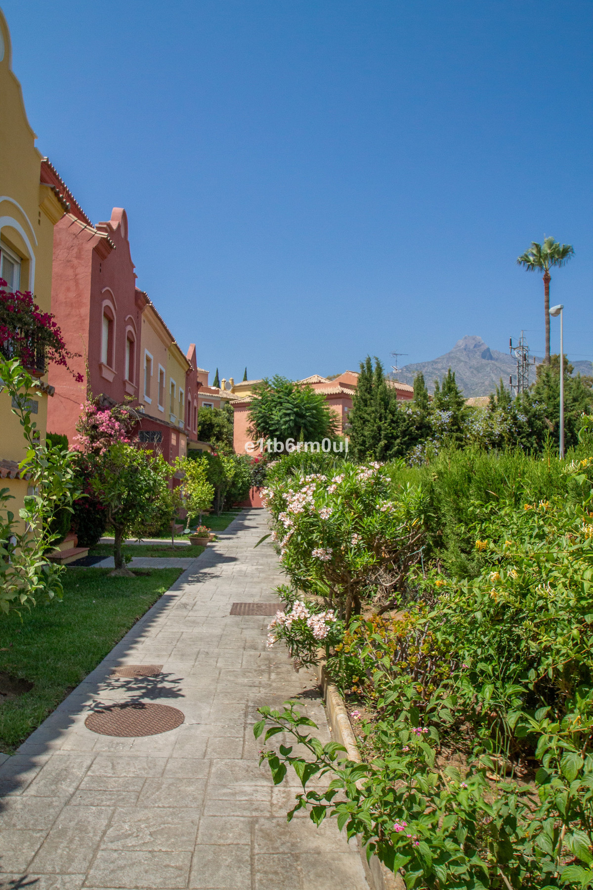 Townhouse for sale in The Golden Mile | 3 bedrooms H5111881