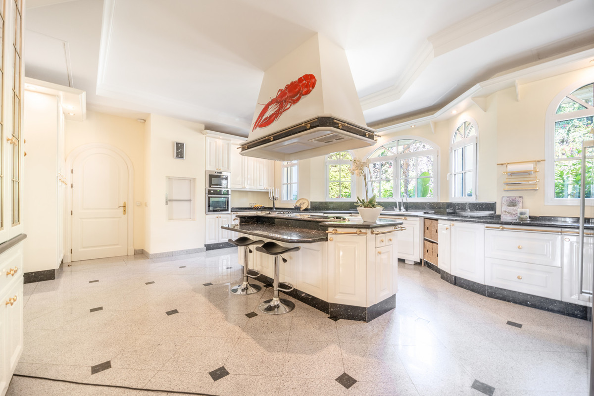 Huis te koop in The Golden Mile | 14 slaapkamers H5121091