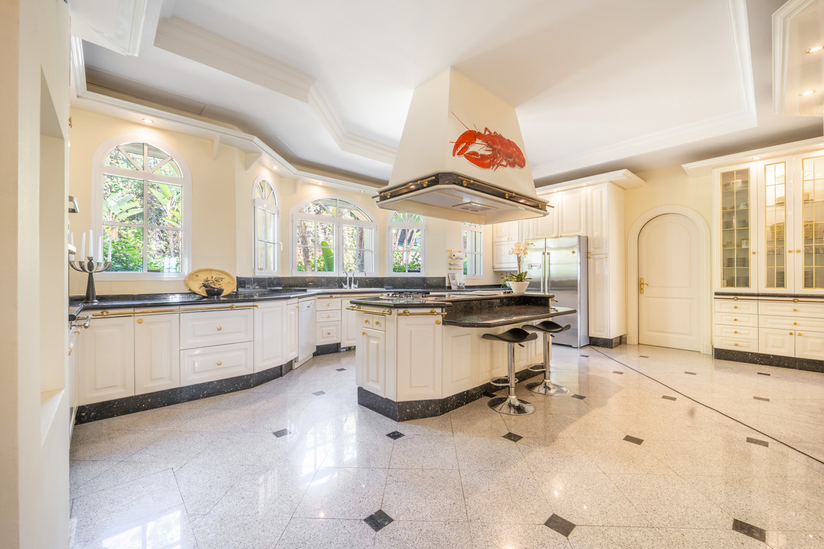 Huis te koop in The Golden Mile | 14 slaapkamers H5121091