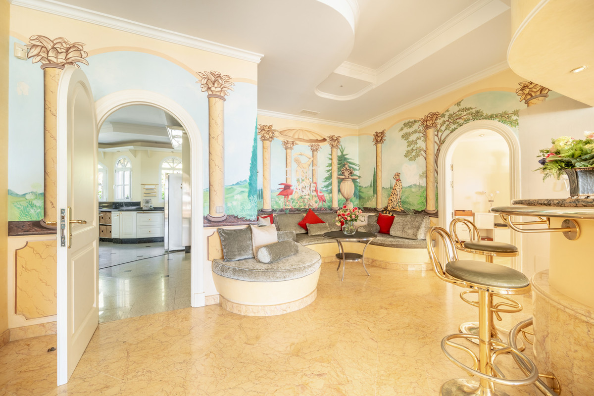 Huis te koop in The Golden Mile | 14 slaapkamers H5121091