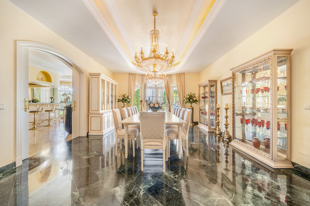 Huis te koop in The Golden Mile | 14 slaapkamers H5121091