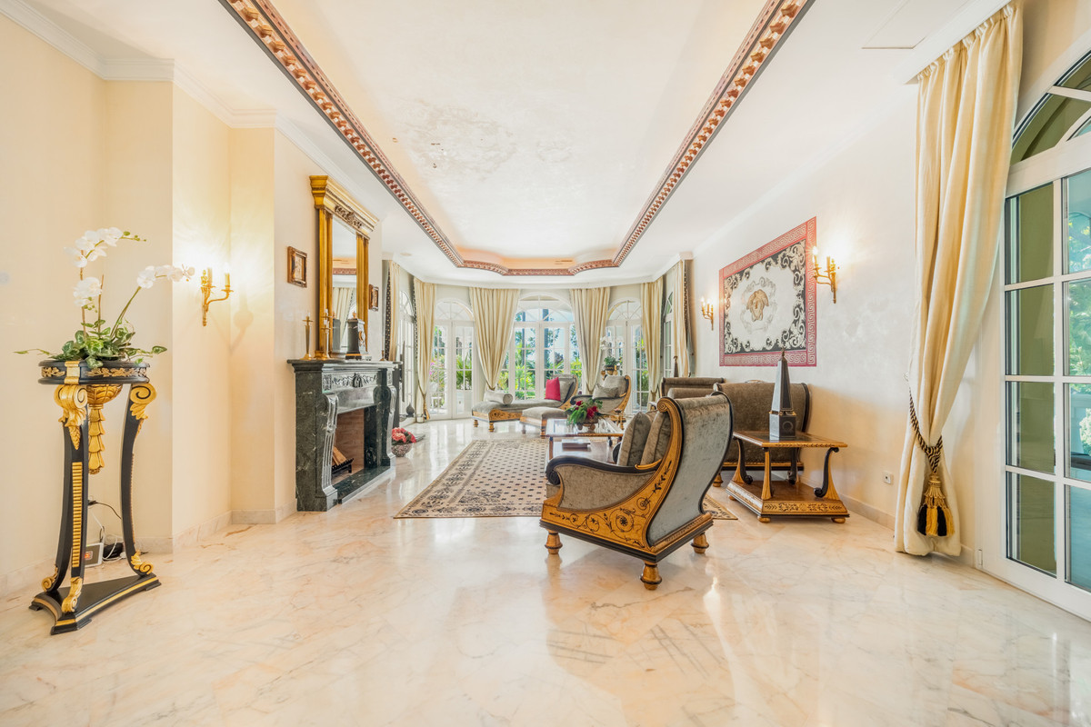 Huis te koop in The Golden Mile | 14 slaapkamers H5121091
