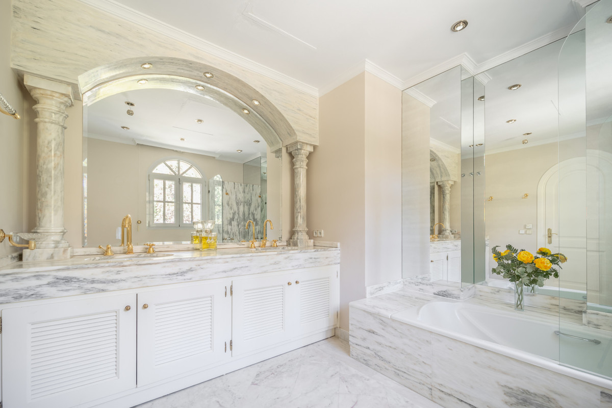 Huis te koop in The Golden Mile | 14 slaapkamers H5121091