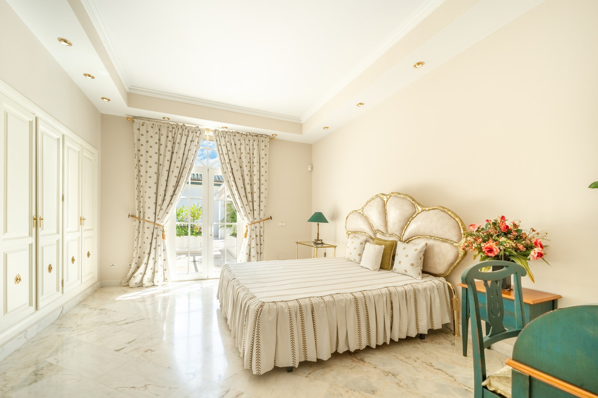 Huis te koop in The Golden Mile | 14 slaapkamers H5121091