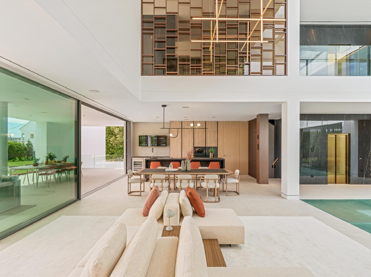 Huis te koop in The Golden Mile | 5 slaapkamers H5135956