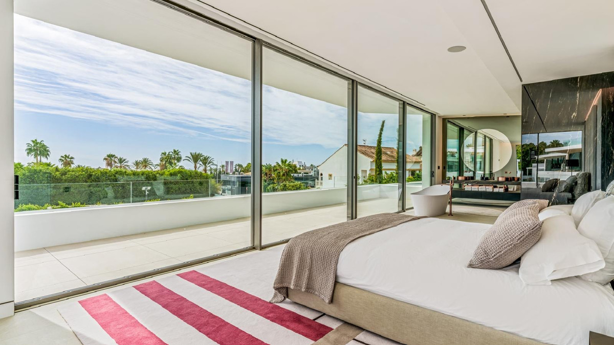 Huis te koop in The Golden Mile | 5 slaapkamers H5135956