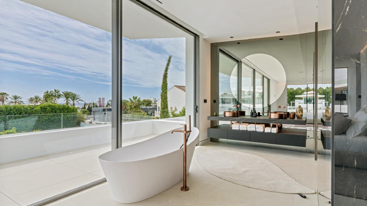 Huis te koop in The Golden Mile | 5 slaapkamers H5135956