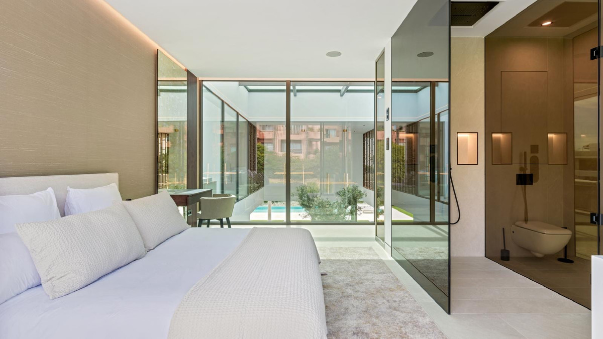 Huis te koop in The Golden Mile | 5 slaapkamers H5135956
