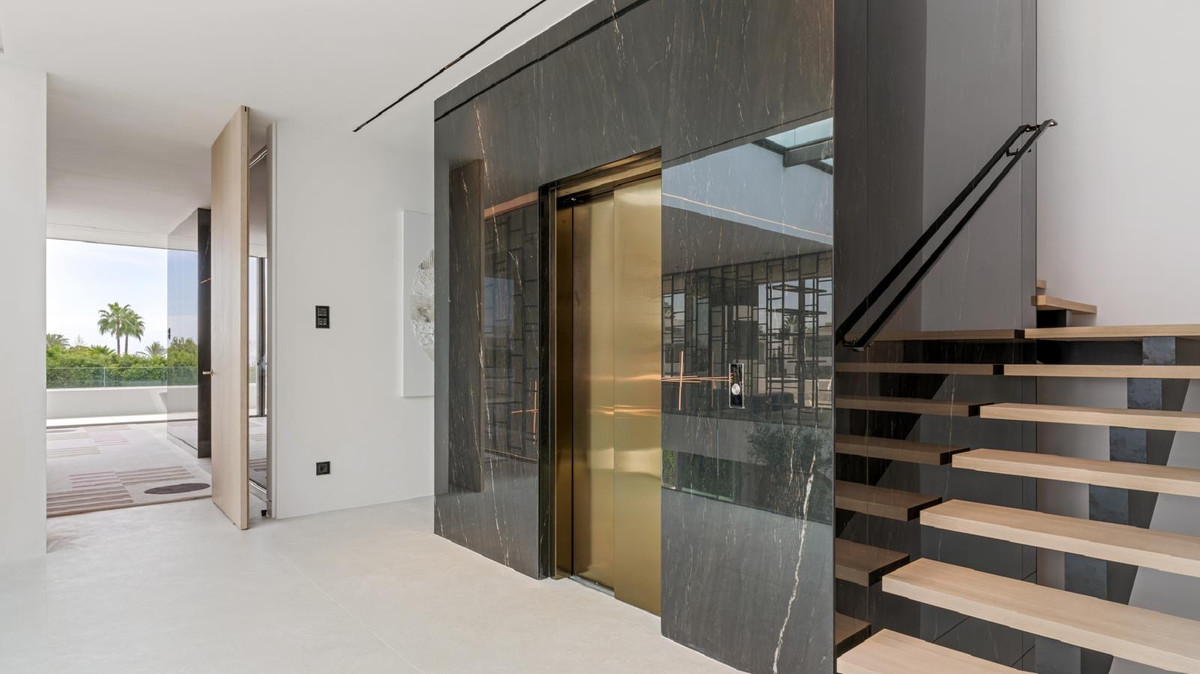 Huis te koop in The Golden Mile | 5 slaapkamers H5135956