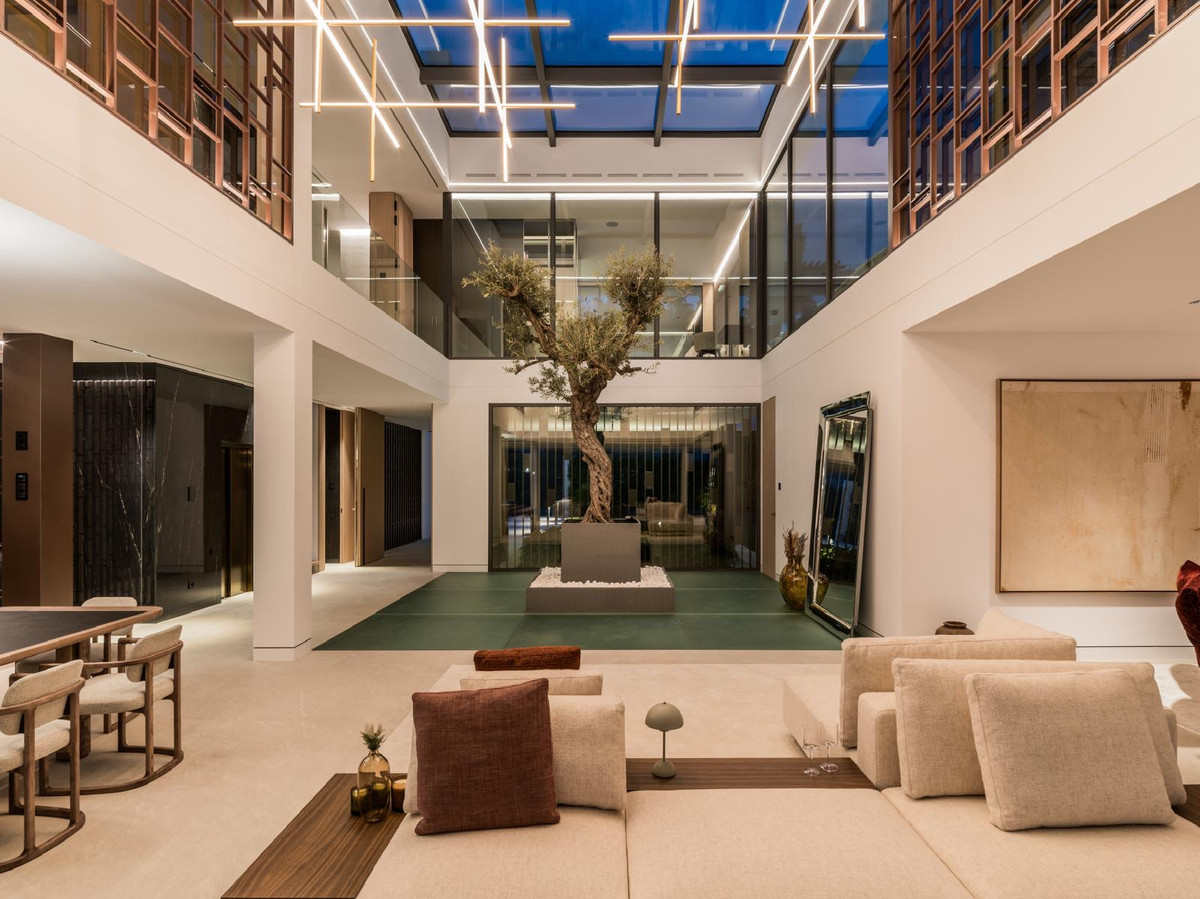 Huis te koop in The Golden Mile | 5 slaapkamers H5135956
