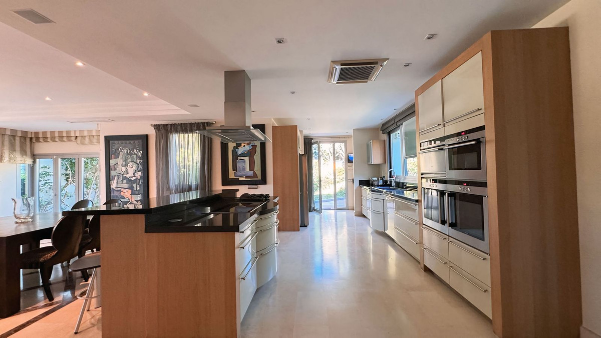 Huis te koop in The Golden Mile | 7 slaapkamers H5145121