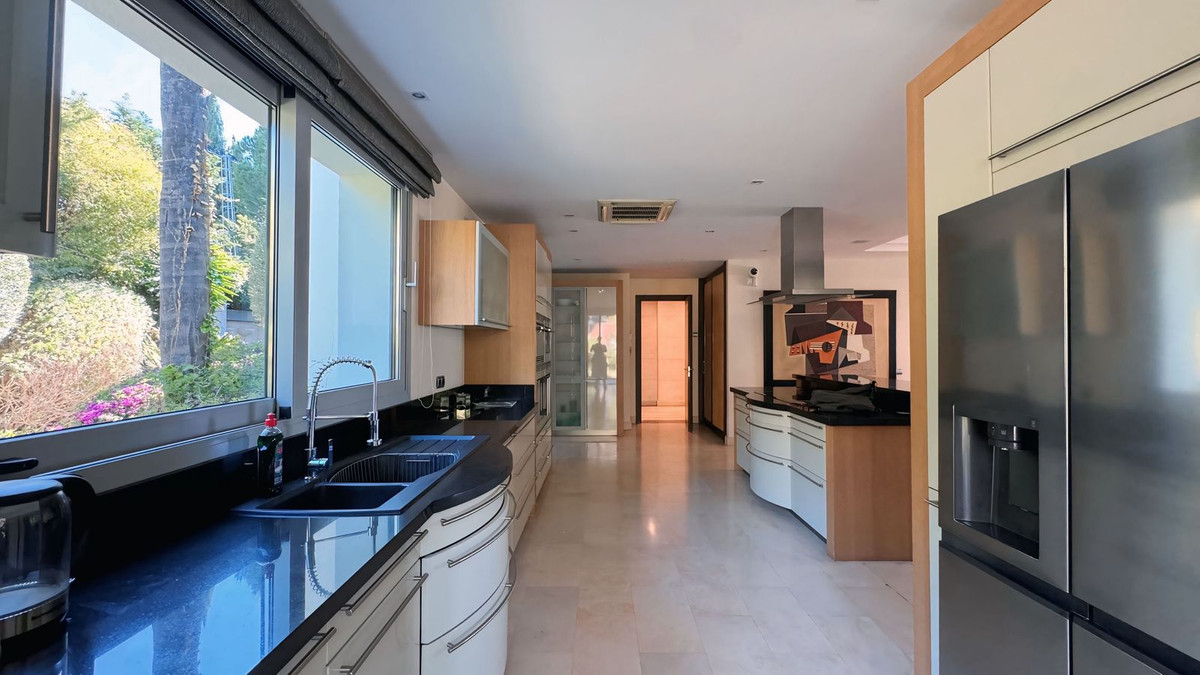 Huis te koop in The Golden Mile | 7 slaapkamers H5145121