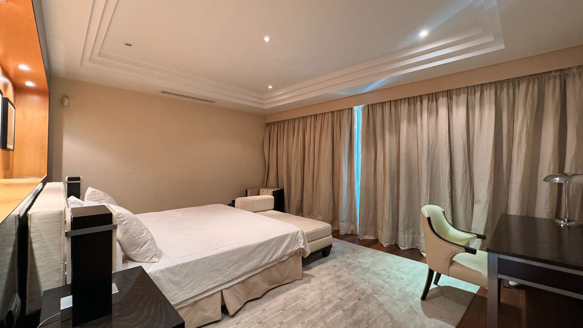 Huis te koop in The Golden Mile | 7 slaapkamers H5145121