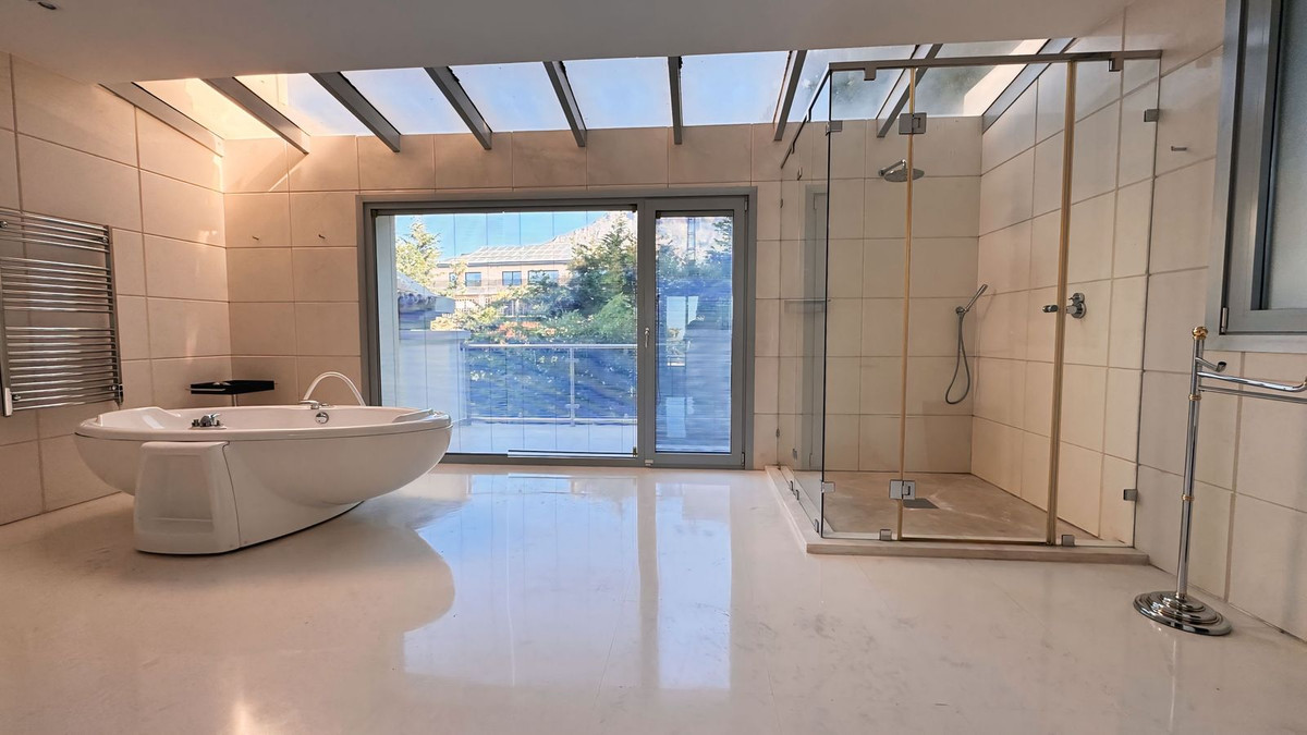 Huis te koop in The Golden Mile | 7 slaapkamers H5145121