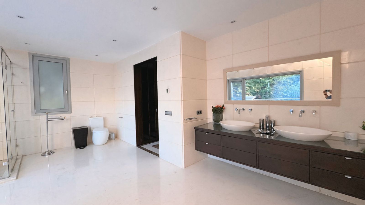 Huis te koop in The Golden Mile | 7 slaapkamers H5145121