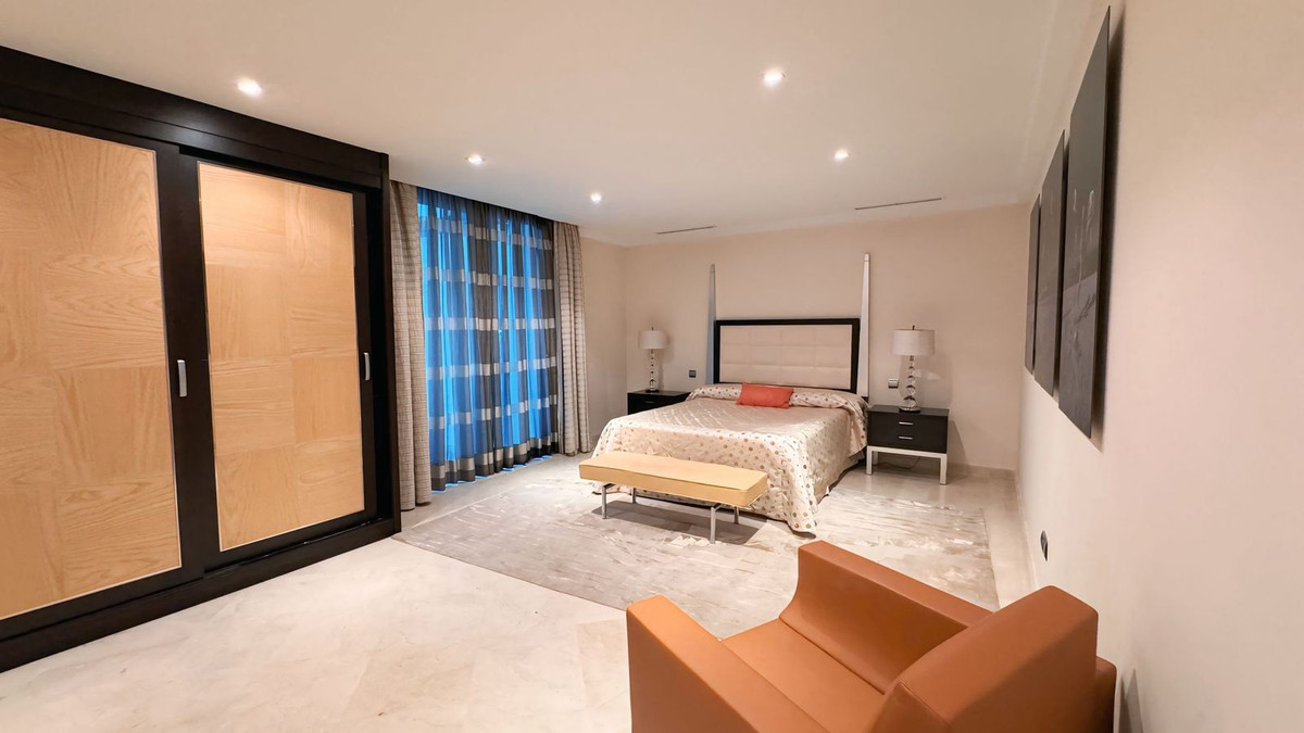 Huis te koop in The Golden Mile | 7 slaapkamers H5145121