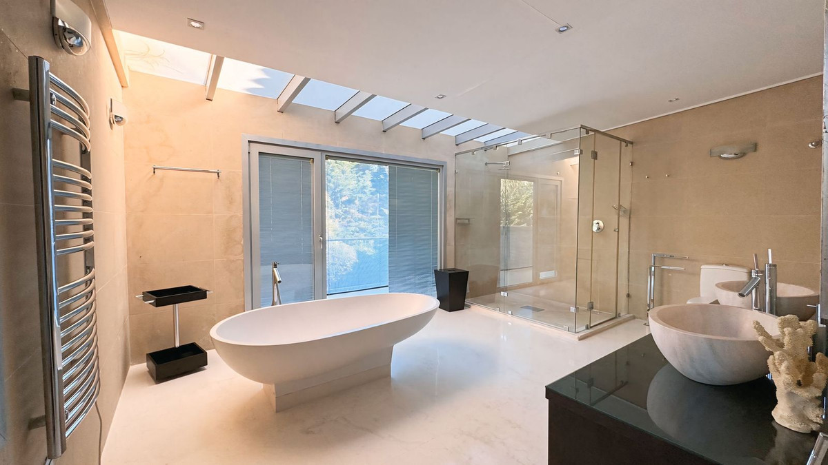 Huis te koop in The Golden Mile | 7 slaapkamers H5145121