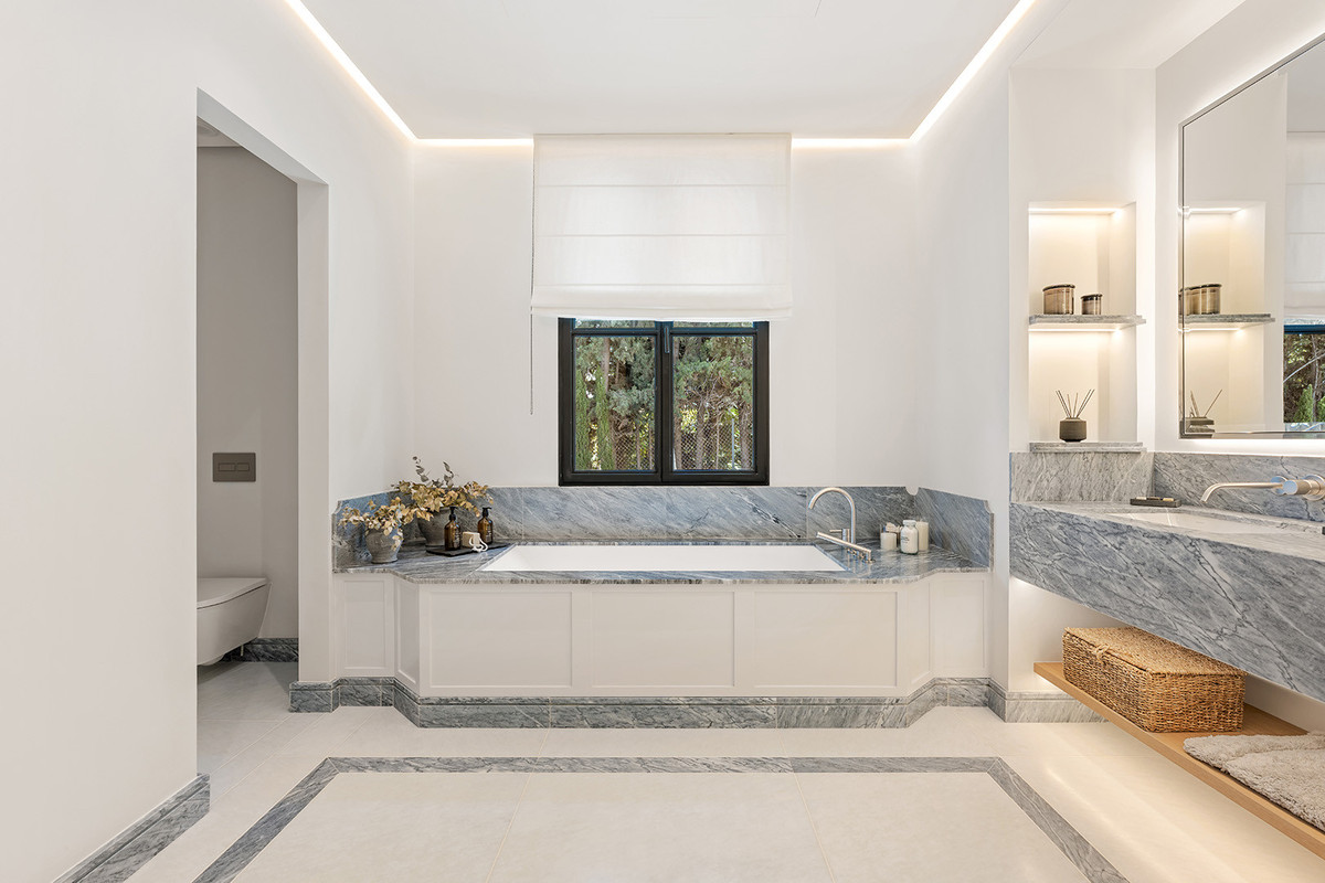 Huis te koop in The Golden Mile | 6 slaapkamers H5156455