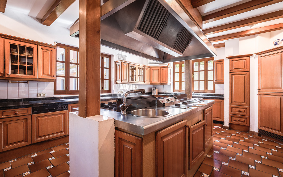 Huis te koop in The Golden Mile | 20 slaapkamers H5211253