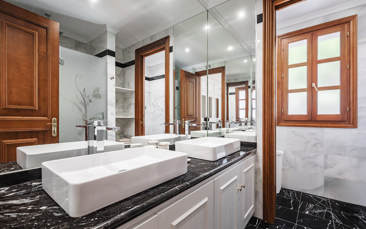 Huis te koop in The Golden Mile | 20 slaapkamers H5211253