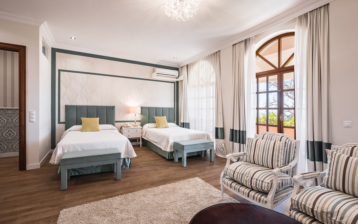 Huis te koop in The Golden Mile | 20 slaapkamers H5211253