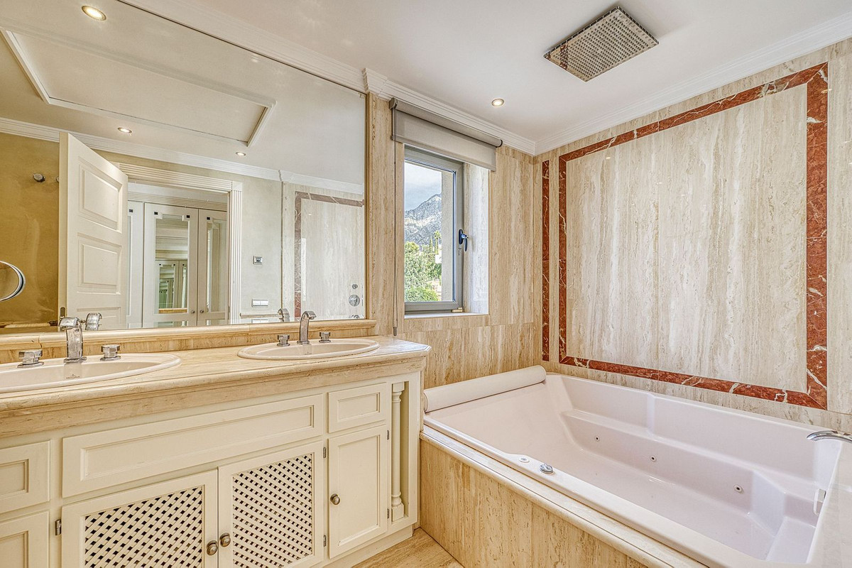 Huis te koop in The Golden Mile | 5 slaapkamers H5236525