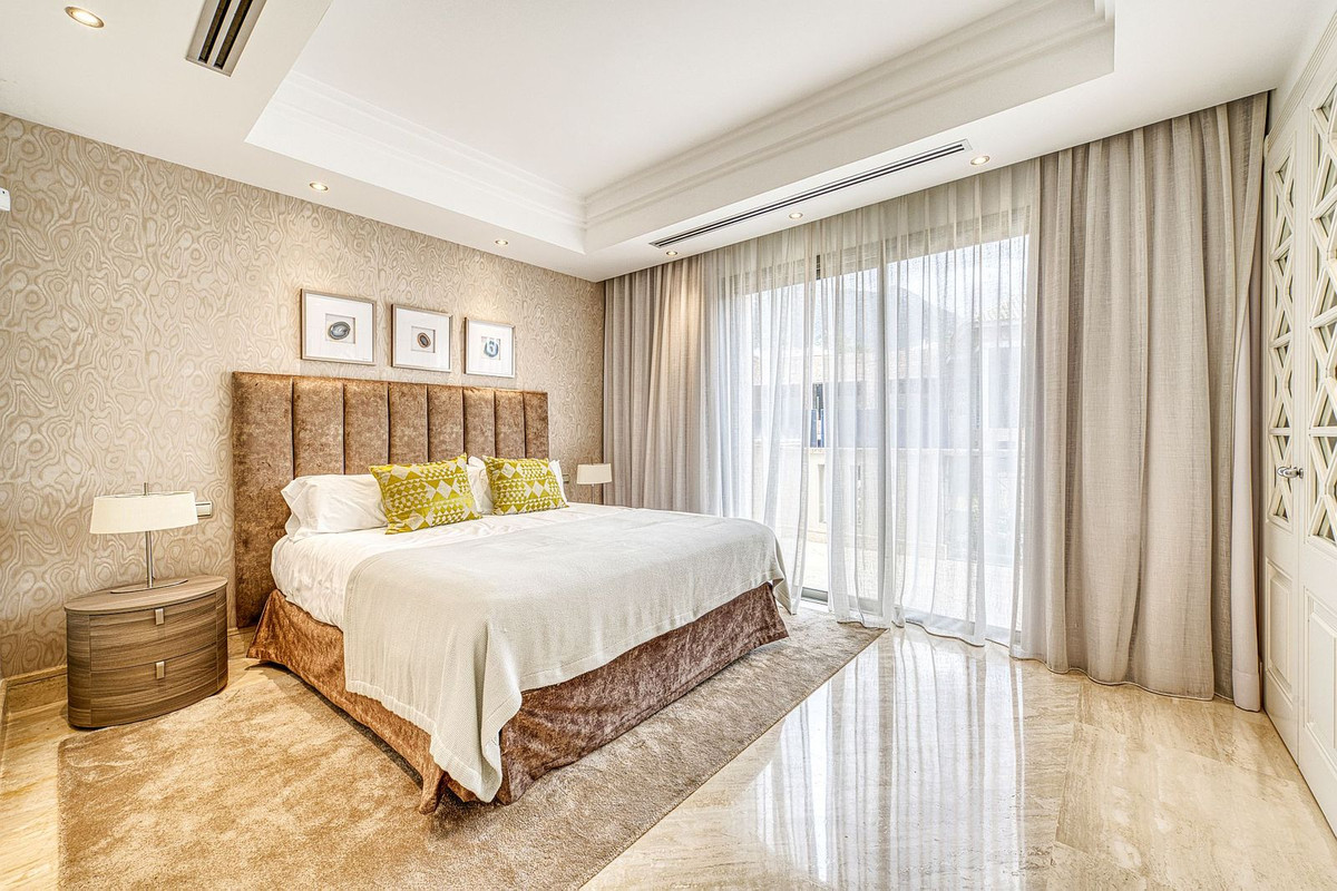 Huis te koop in The Golden Mile | 5 slaapkamers H5236525