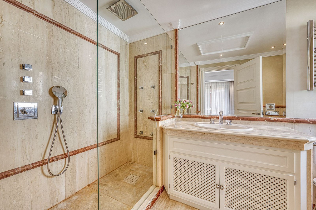 Huis te koop in The Golden Mile | 5 slaapkamers H5236525