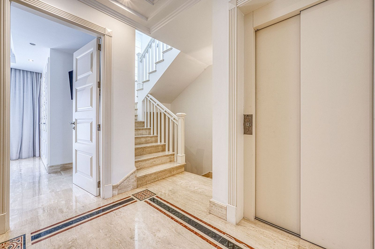 Huis te koop in The Golden Mile | 5 slaapkamers H5236525